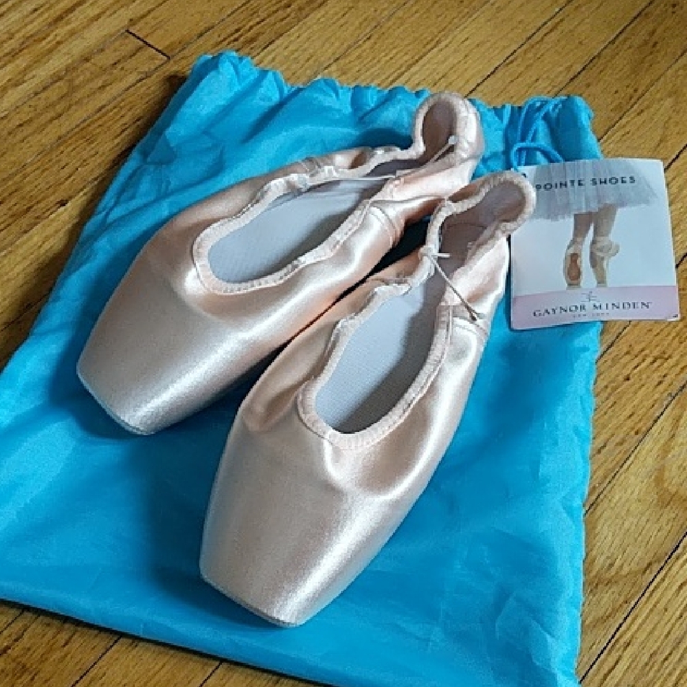 10.5-3 Box Gaynor Minden Pointe Shoes